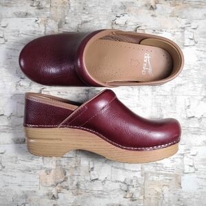 Dansko Professional Bordeaux Napa Leather Clog Size 37